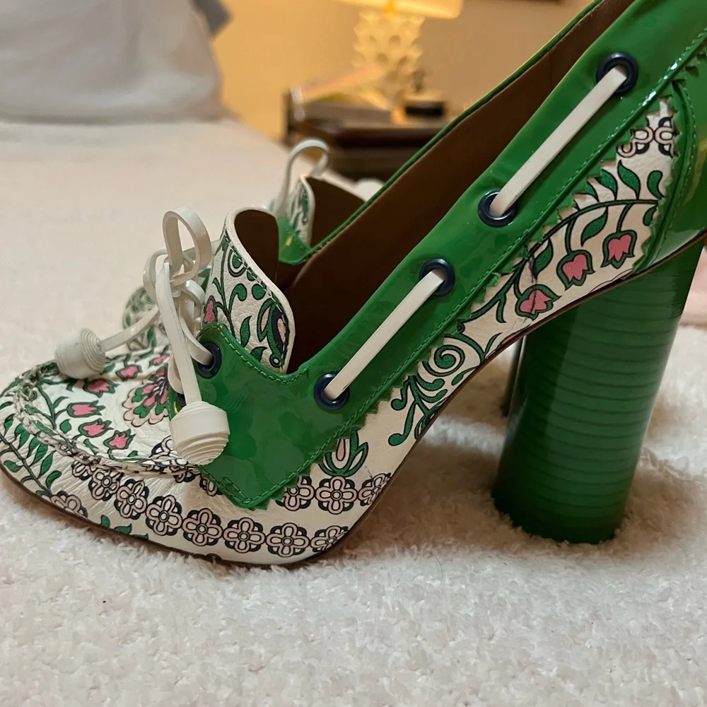 Tory Burch Green White Floral Block Heel Lace-Up Pumps